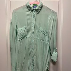 Splendid light green button-down blouse size Small